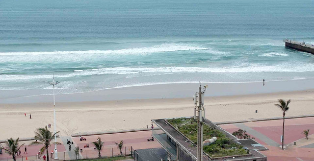 durban swell south africa 2025/12/24 12h00