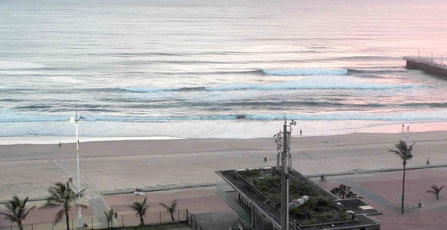 durban surfing beach 2026/02/13 05h00